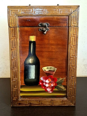 Wooden vintage box for 2 wine bottles with handmade painting like new