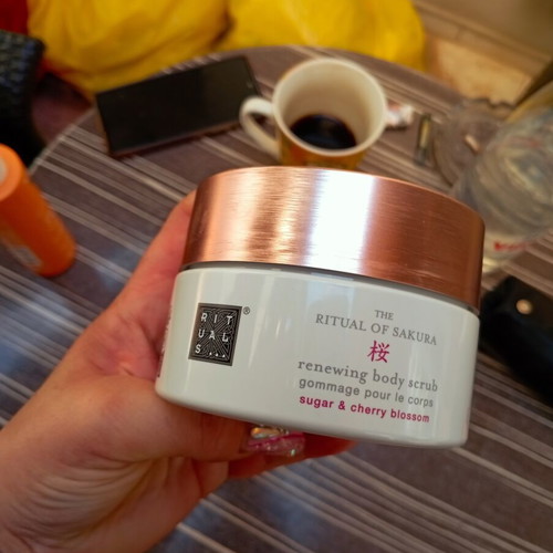 Rituals of Sakura Body Scrub new, sugar and cherry blossom 250 gr