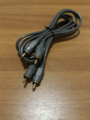 RCA cable male to male 1.5m like new