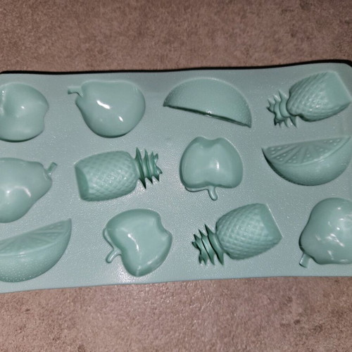Mint Ice Cube Tray Fruit Design 12 Slots like new 22.5x11.5x2.5cm