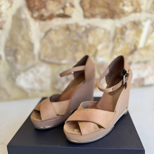 Tommy Hilfiger beige wedge sandals used, size 40