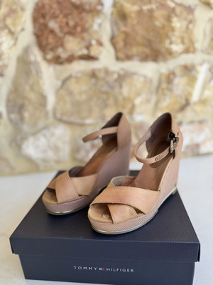 Tommy Hilfiger beige wedge sandals used, size 40