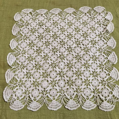 Crochet square placemat like new, thin, 26 cm