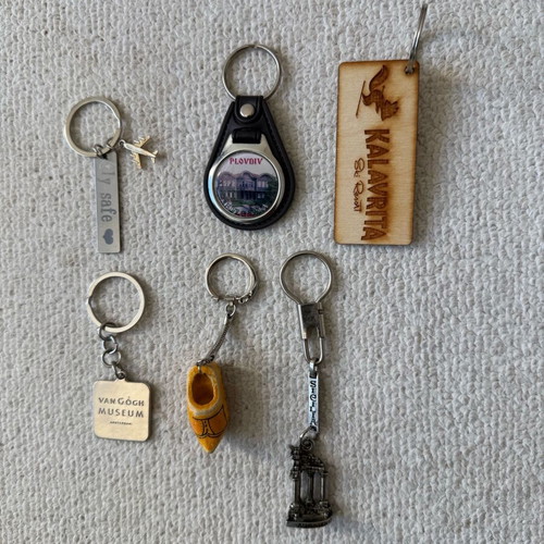 Collectible keychain set used, 7 pcs, travel & culture
