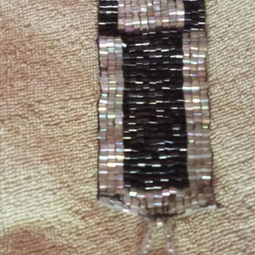 Bracelet with iridescent white and black glass beads, new