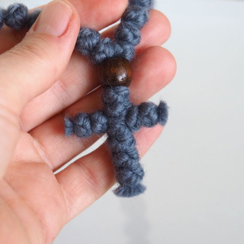 Woolen pocket komboskini with 50 knots and wooden beads, new