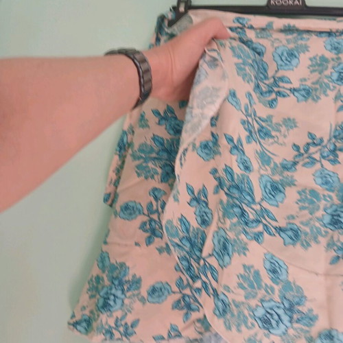 Floral summer skirt like new, size xs to m, viscose fabric