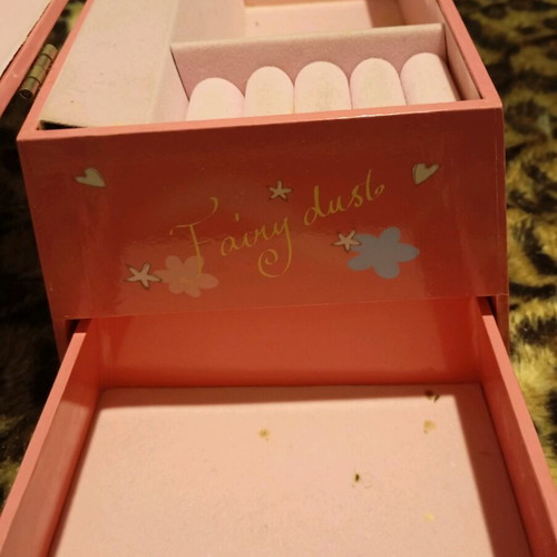 Jewelry box used pink in very good condition