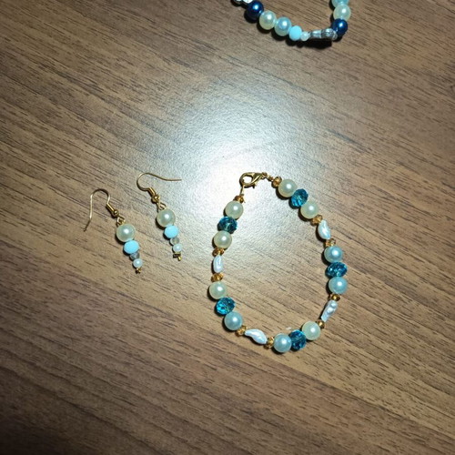 Handmade jewelry set with bracelet and earrings