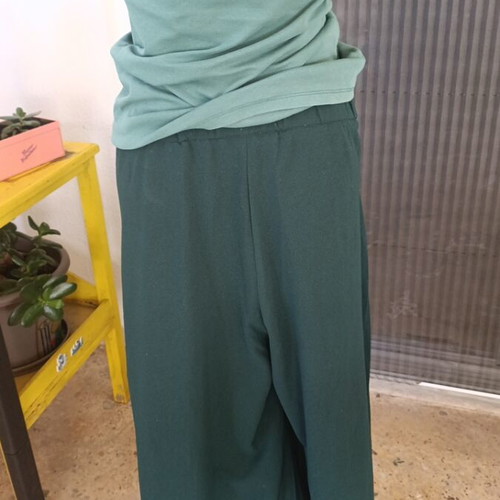 Morena Spain Pants like new, dark green, pleated front