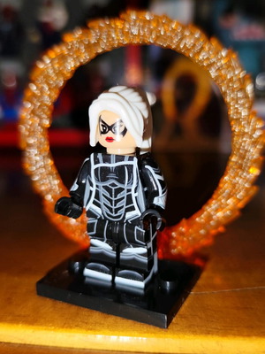 Black Cat φιγούρα σαν καινούργια με βάση και sling ring portal