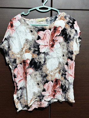 Women’s summer blouse used, size L
