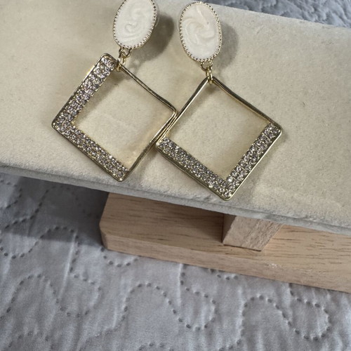 Earrings like new, gold color