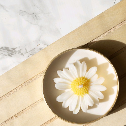 Handmade candle bomboniere in metal container