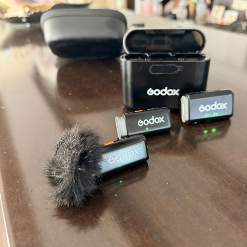 Godox WEC wireless microphone system like new, 2 TX + 1 RX, charging case