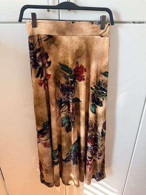 Nidodileda skirt like new, gold color