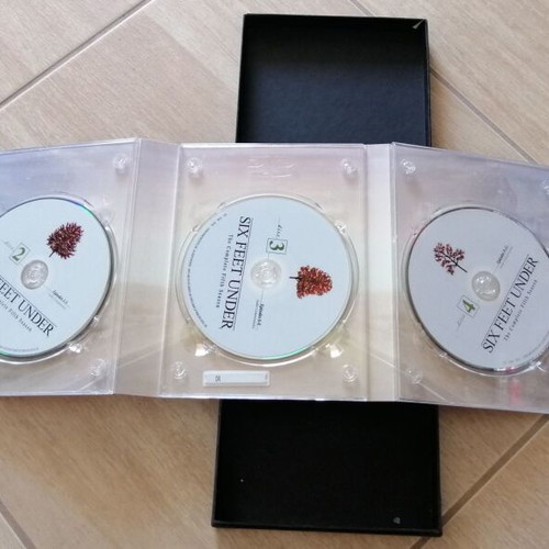Six Feet Under DVD used, complete fifth season with subtitles