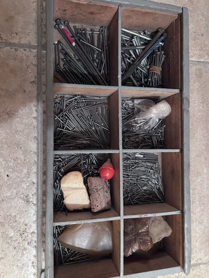 Screws, nails and dowels like new, pack