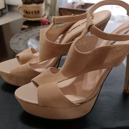 Fausta Moretti Italy sandals like new, beige suede leather, size 37