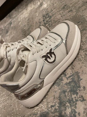 Pinko sneakers αθλητικά σε πολύ καλή κατάσταση, άσπρο και ασημί