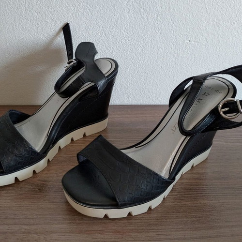 Marco Tozzi_Black Leather Platforms