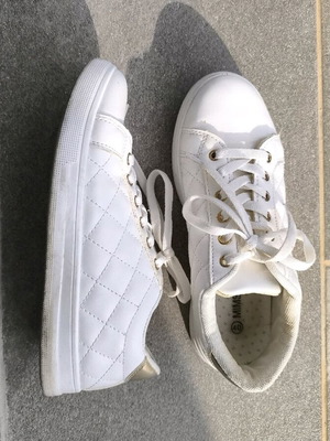 Sneakers shoes used, white with gold detail, size 40