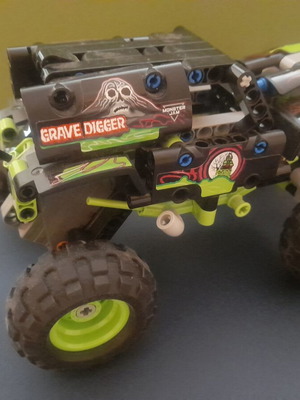 Lego Technic 42118 Monster Jam Grave Digger 2-in-1 set like new