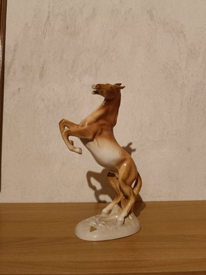 Royal dux Bohemia porcelain horse figure on 2 legs like new