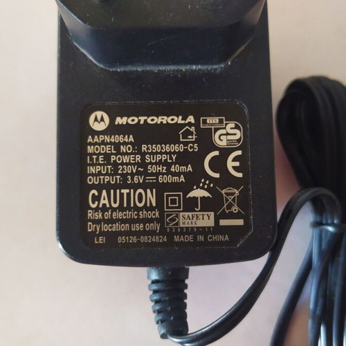 Mobile phone chargers and connection cables used, single piece