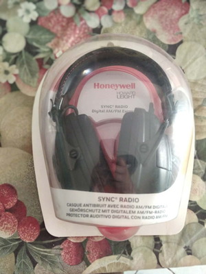 Honeywell Howard Leight Sync Radio AM/FM Earmuffs new