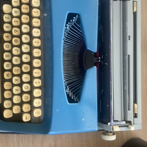 Brother Deluxe typewriter used, blue, Greek keyboard
