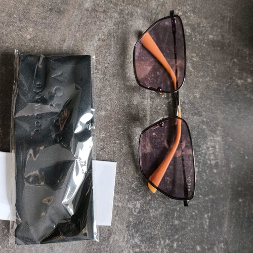 Vogue 4316S 514976 56 sunglasses new, pink lenses