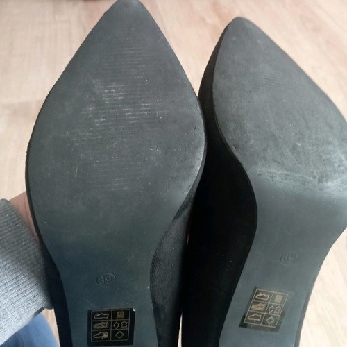 Black pumps used size 39
