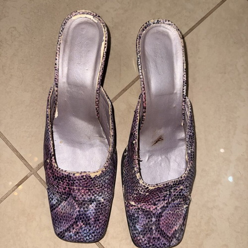 Vintage purple pumps size 40 used, need retail