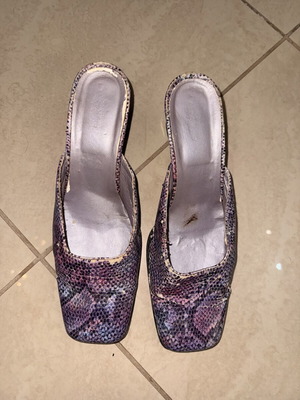 Vintage purple pumps size 40 used, need retail