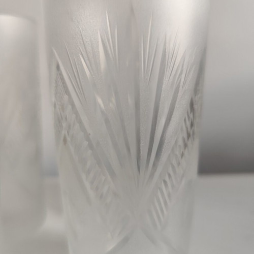 Vintage crystal water glasses with geometric diamond design