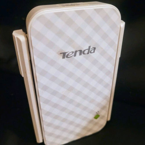 Tenda A9 WiFi Extender like new, single band 2.4GHz 300Mbps