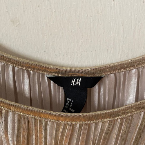 H&M top gold like new, size Large