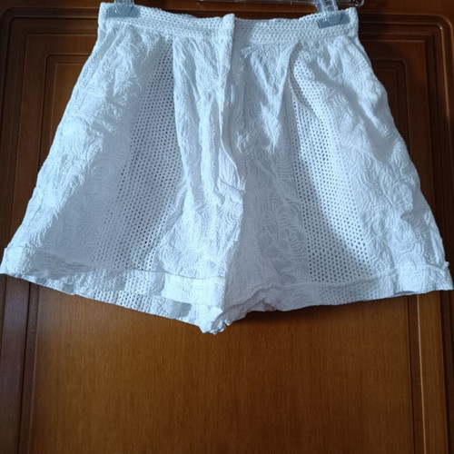 White shorts Vassia Kostara like new with flowers