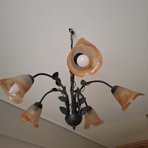 Ceiling light with glass shades and metal chain like new