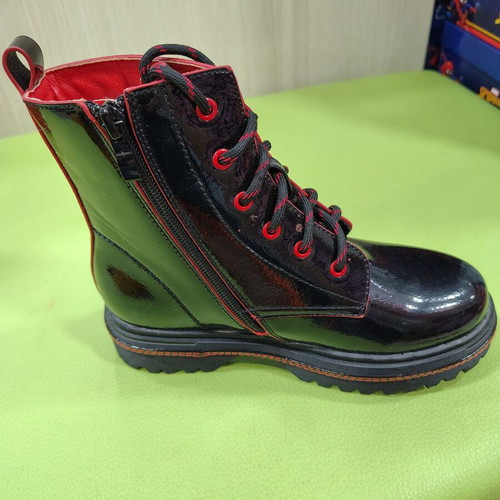 Adam's Shoes women's boots with platform sole, new, black