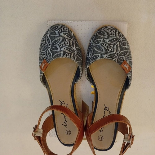 Mustang espadrilles with blue and turquoise leaf pattern like new, size 37