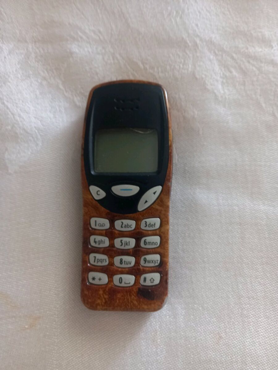 Nokia 3210 used with decorative… - € 15,00 - Vendora.cy
