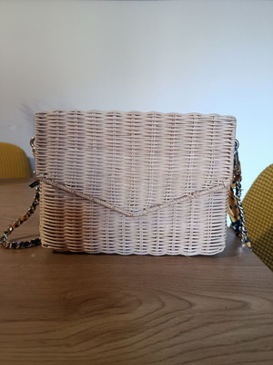 Rattan bag like new, geometric envelope shape with chain strap