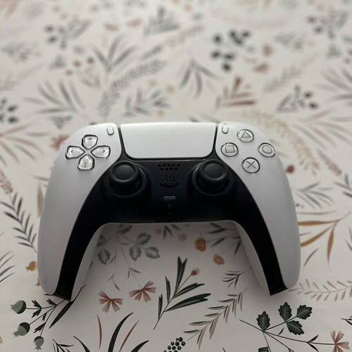DualSense PS5 controller like new, original white