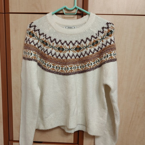 Pull&Bear women's wool sweater like new, medium, white with patterns