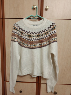 Pull&Bear women's wool sweater like new, medium, white with patterns