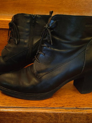 Wonders leather women's black ankle boots size 40 like new