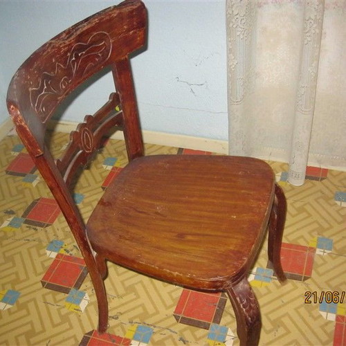 Table with lion legs and 4 chairs used