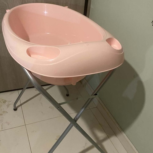Bebe Stars baby bath with thermometer and stand like new